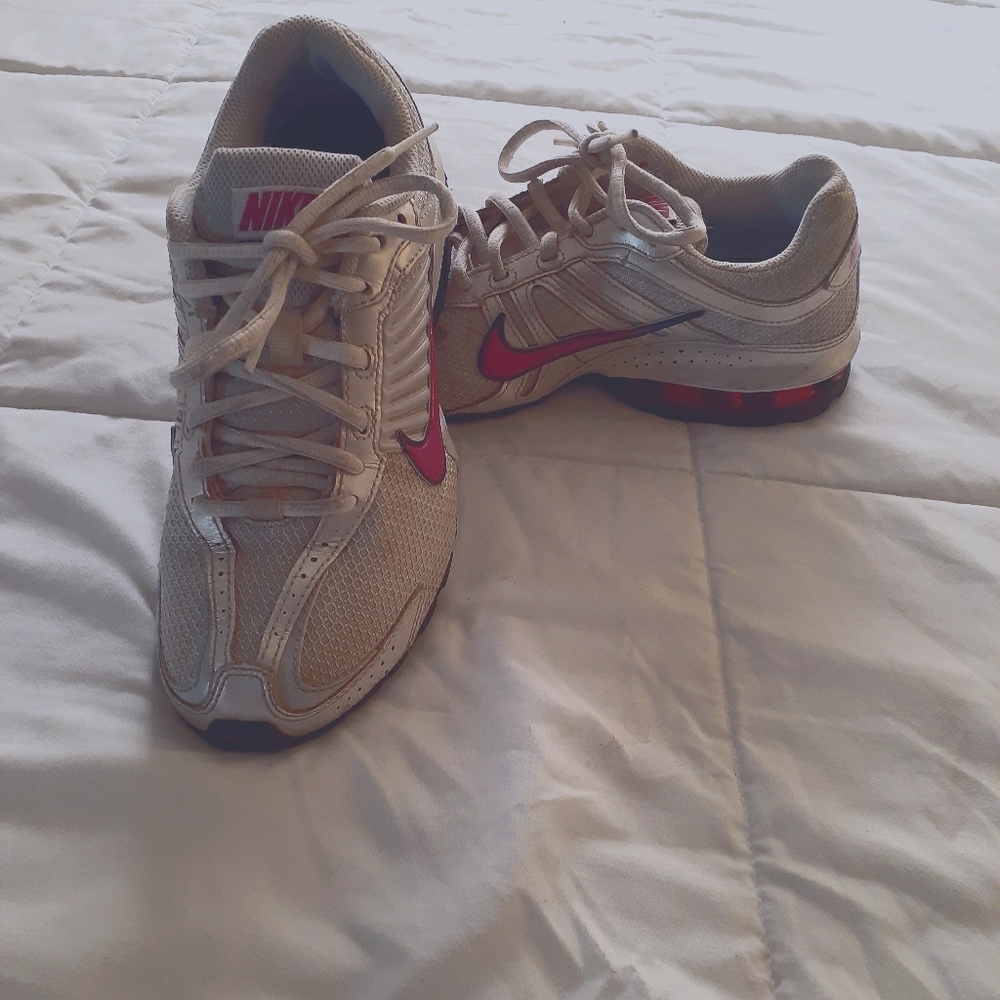 Womens size 6 Nike